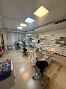 کلینیک آرمانی فرشته ارائهدهنده لمینت سرامیکی و ایمپلنت دیجیتال – دندانپزشکی طرف قرارداد با بیمه سامان در تهران